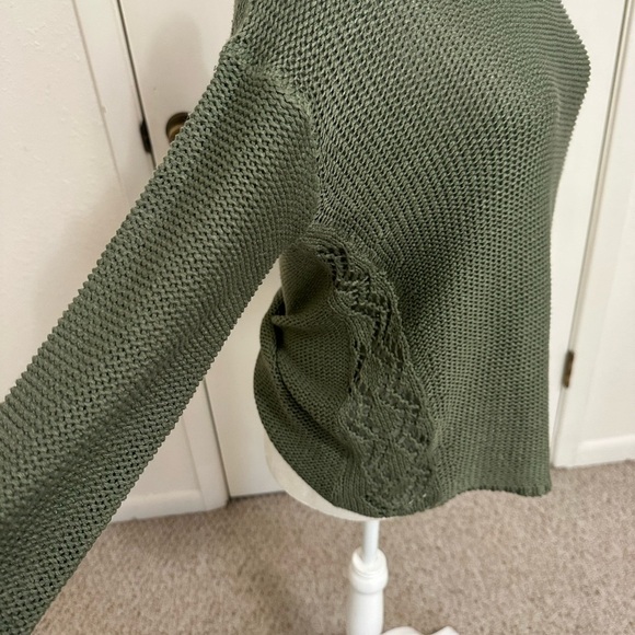 Francesca’s sage green knit soft slouchy pullover with side  intricate detail S - Picture 2 of 5